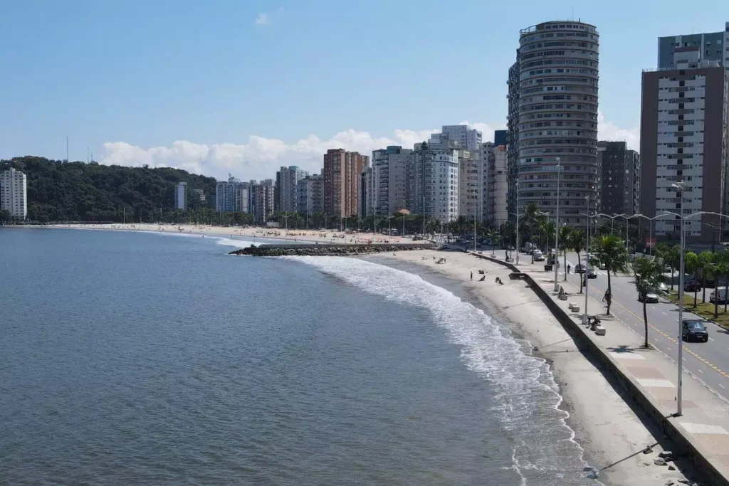 São Vicente conclui plano emergencial para enfrentar avanço do mar e prepara obras na orla image (2)
