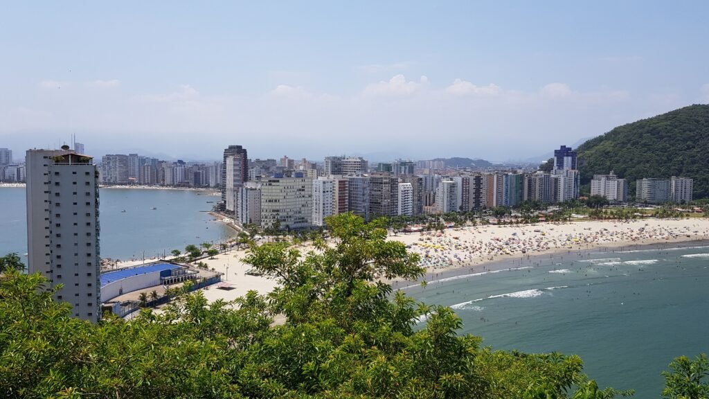 Novo calor intenso já tem data para atingir o litoral de São Paulo; entenda o que está por trás do fenômeno novo calor intenso litoral sp inverno