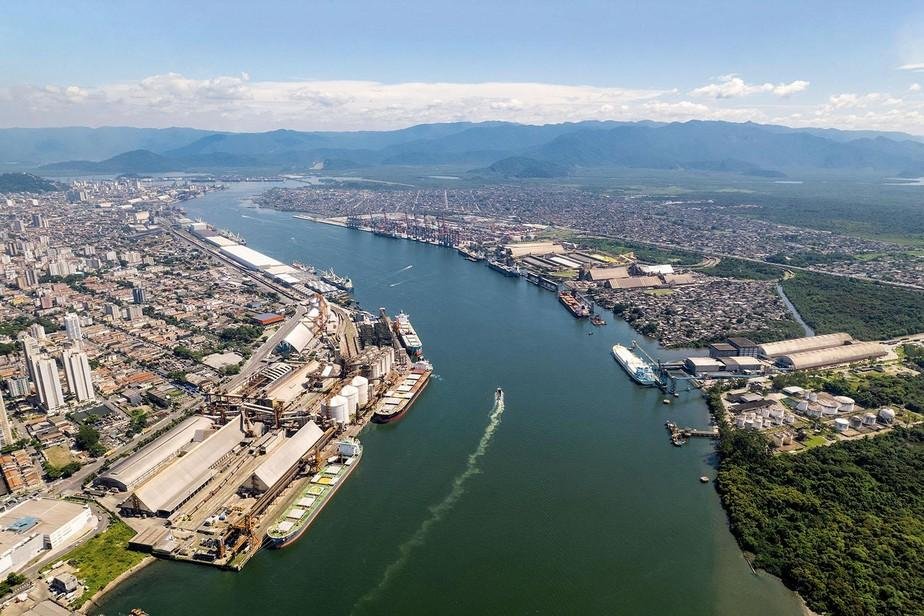 Por que Santos não tem metrô? Entenda os desafios e as alternativas porto de santos vista aerea