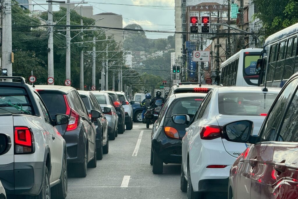 Por que Santos não tem metrô? Entenda os desafios e as alternativas transito centro de santos
