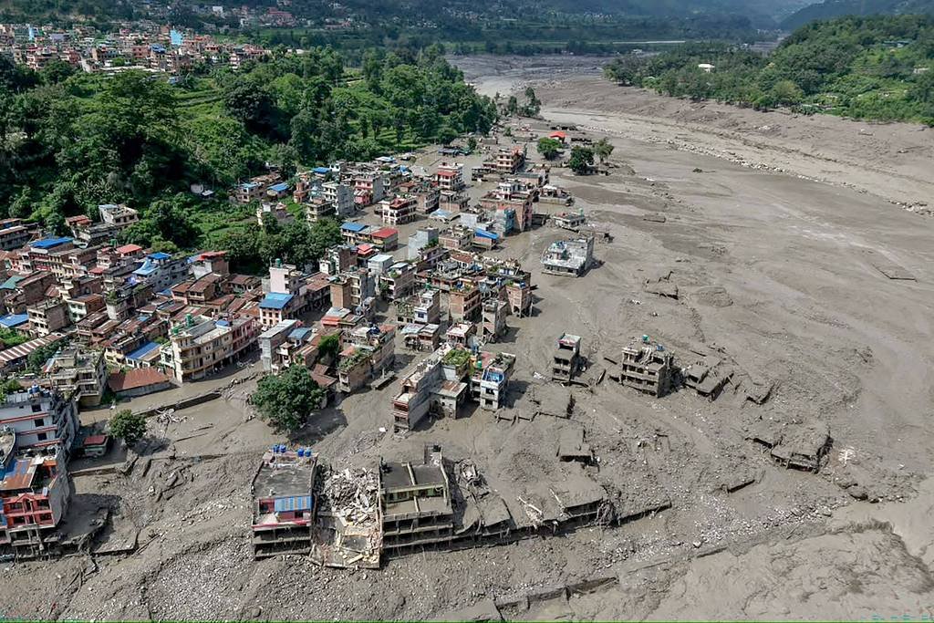 Avalanche de gelo no Himalaia provoca desastre entre Nepal e Tibete avalanche gelo himalaia nepal tibete