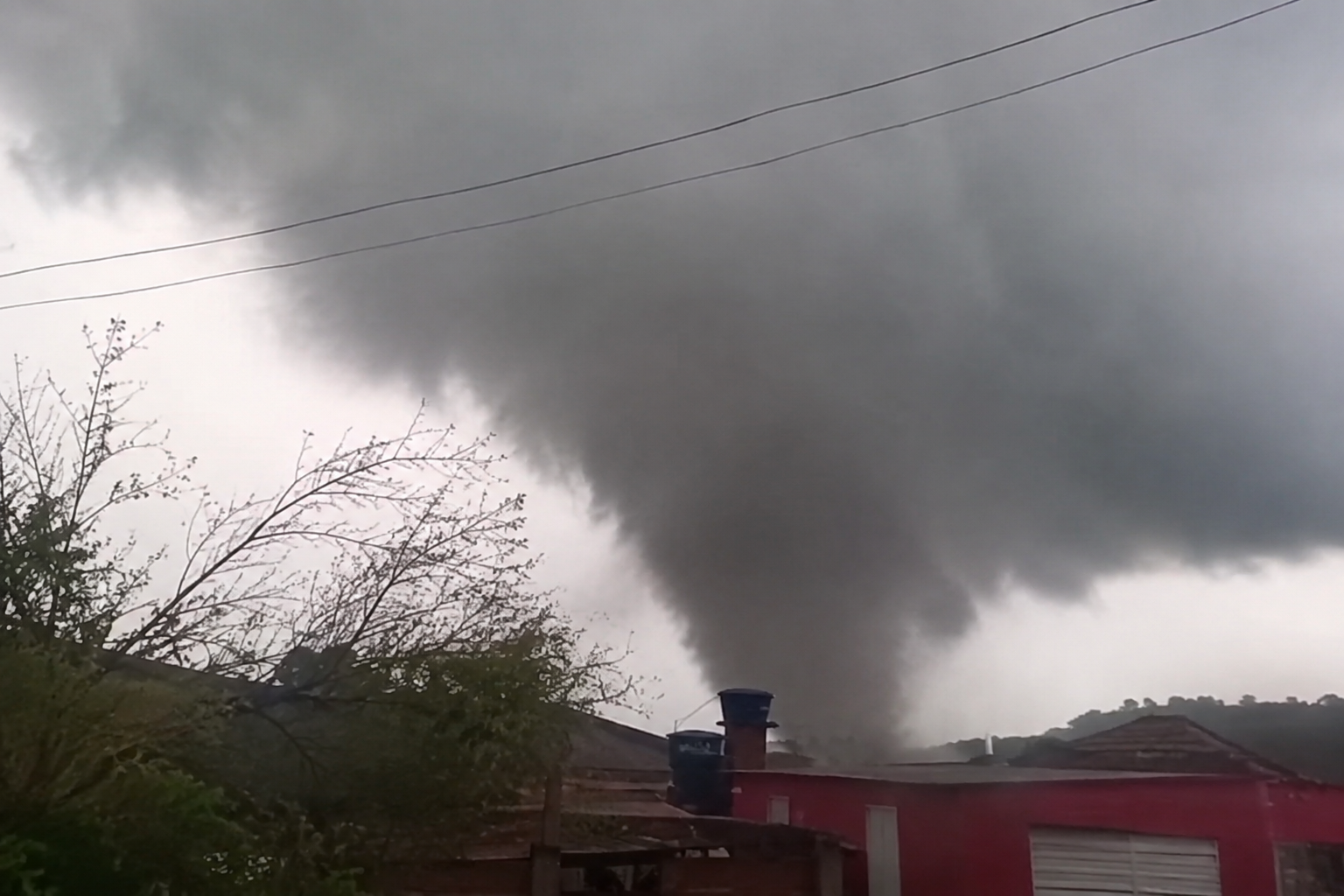 Tornado destrói casa no Sul do RS e deixa rastro de destruição file 00000000f528820e969d1cca08b52c35