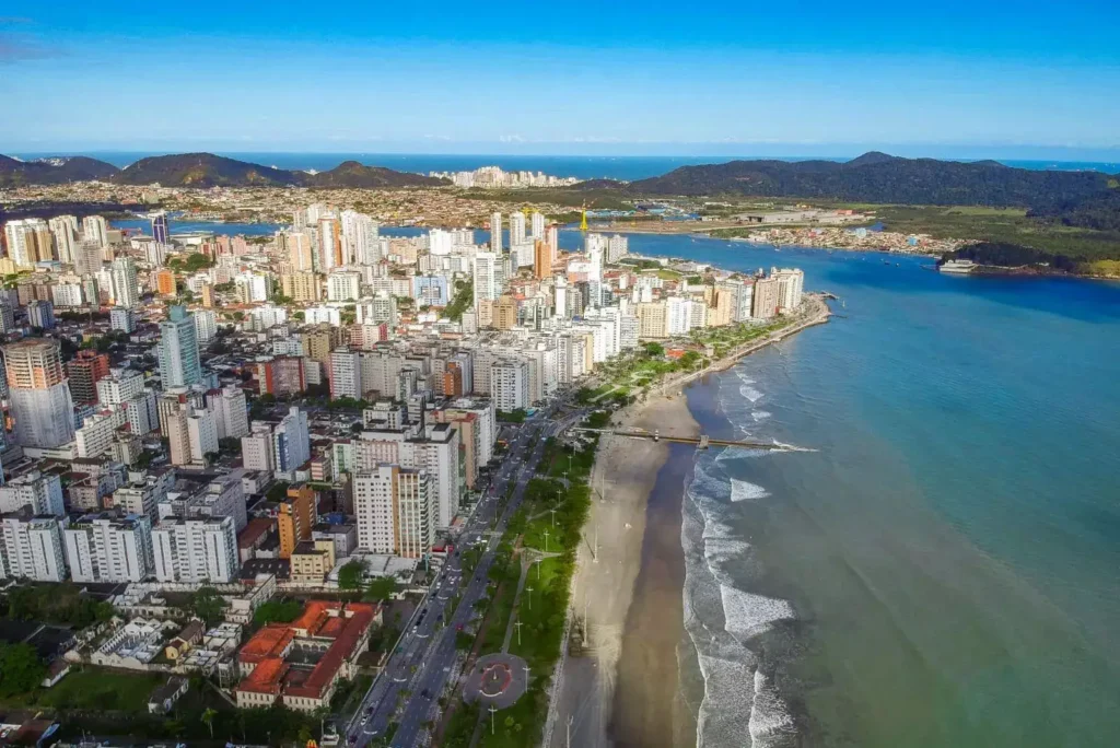 Imóveis ficam mais caros no litoral e Santos mantém forte valorização prédios na ponta da praia em santos