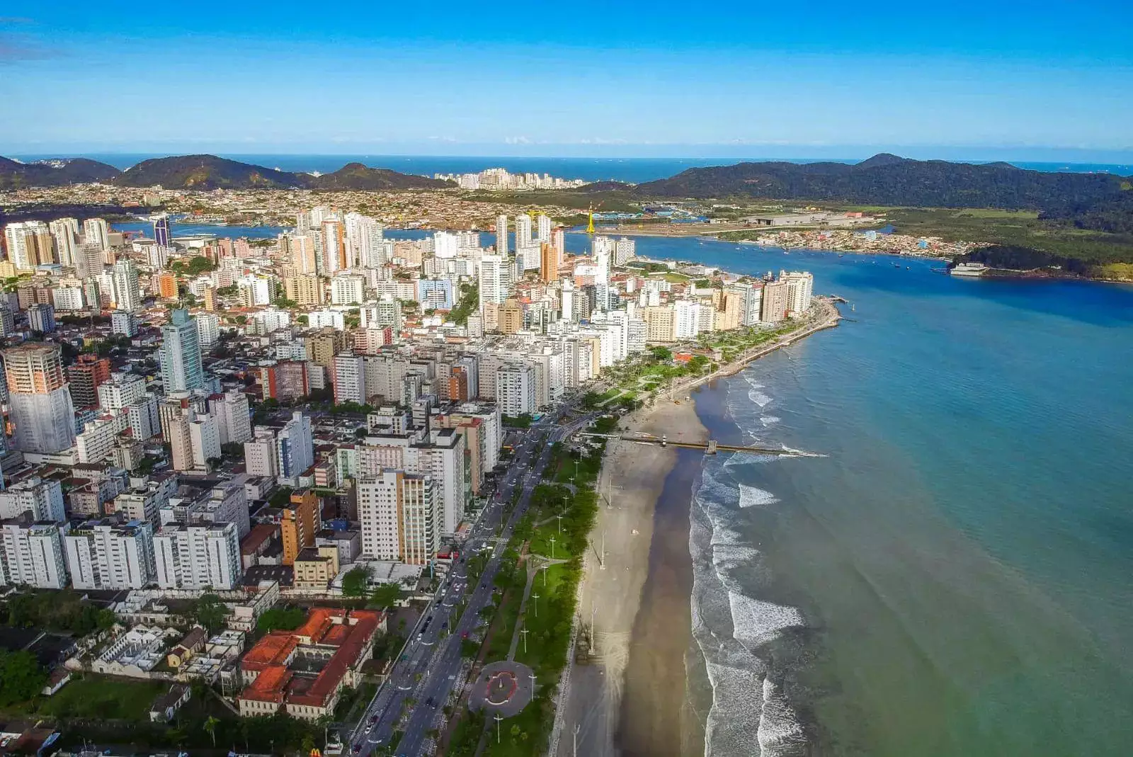 Imóveis ficam mais caros no litoral e Santos mantém forte valorização prédios na ponta da praia em santos