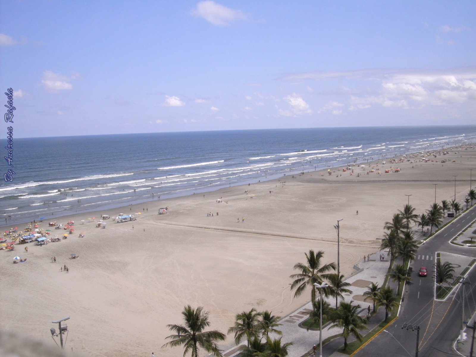 Novos aluguéis crescem 34% na Baixada Santista Vista de Praia Grande com edifícios residenciais próximos à orla
