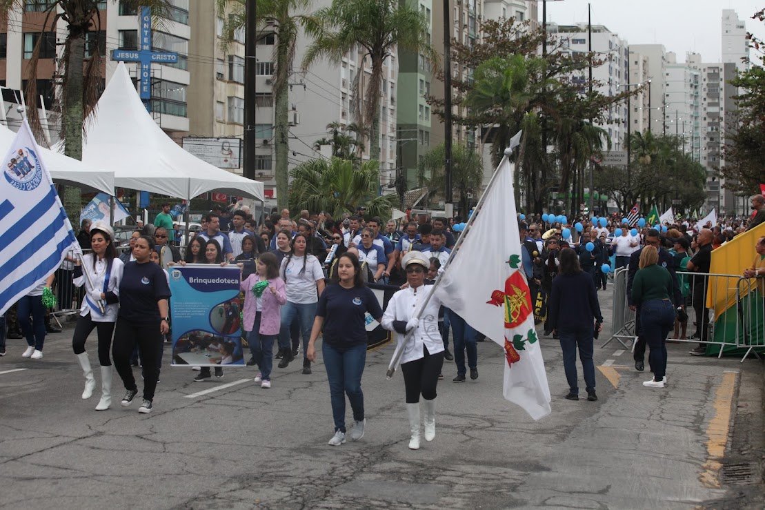 Participantes do desfile de 7 de Setembro em Santos durante edição anterior