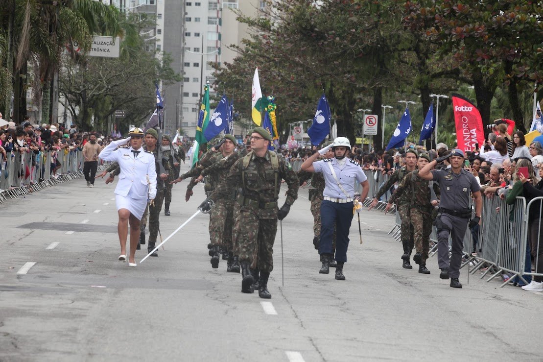 7 de Setembro muda trânsito e ônibus em Santos Desfile cívico-militar de 7 de Setembro em Santos, com participação das forças de segurança